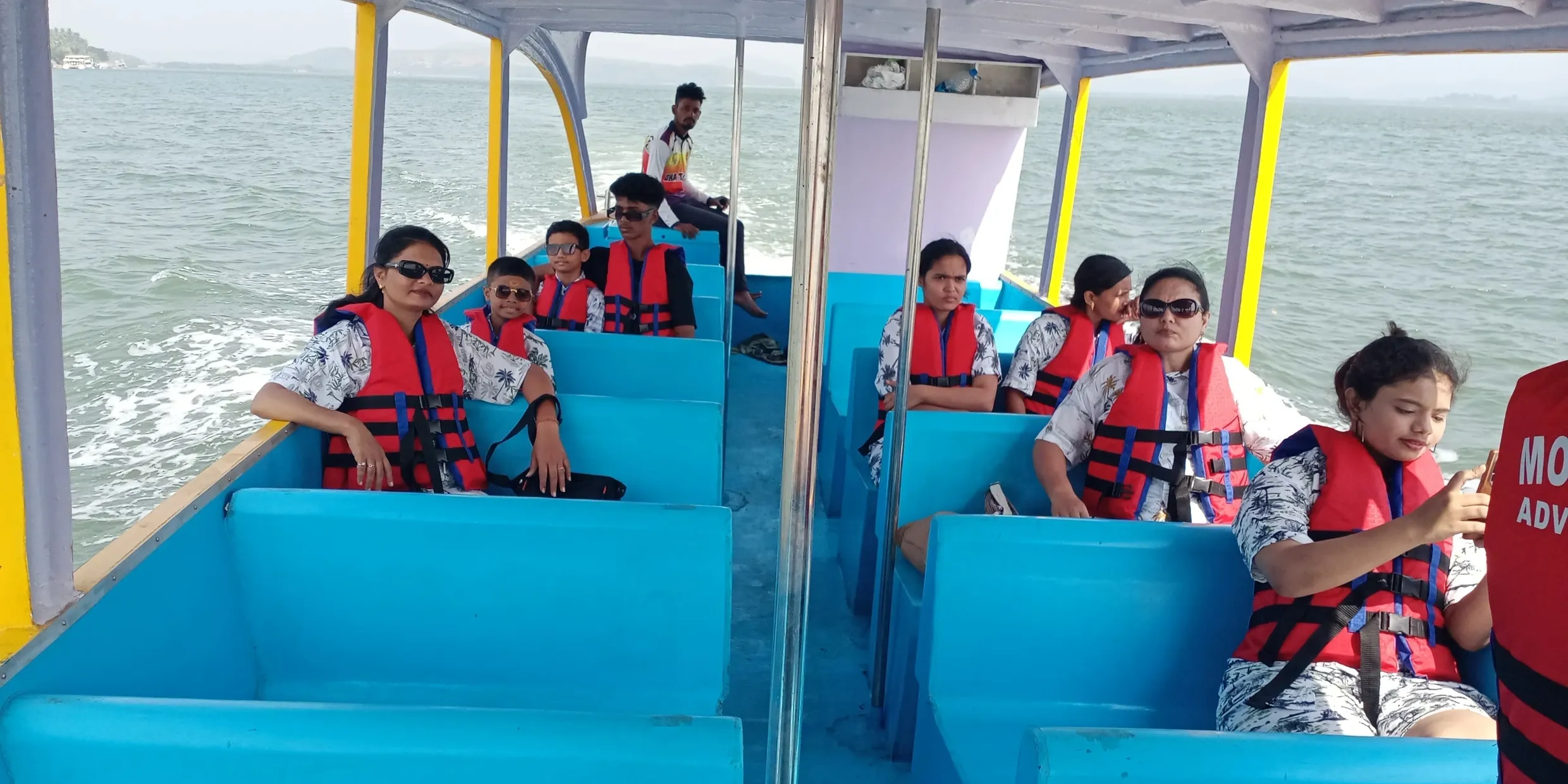 Ocean waves on rocks